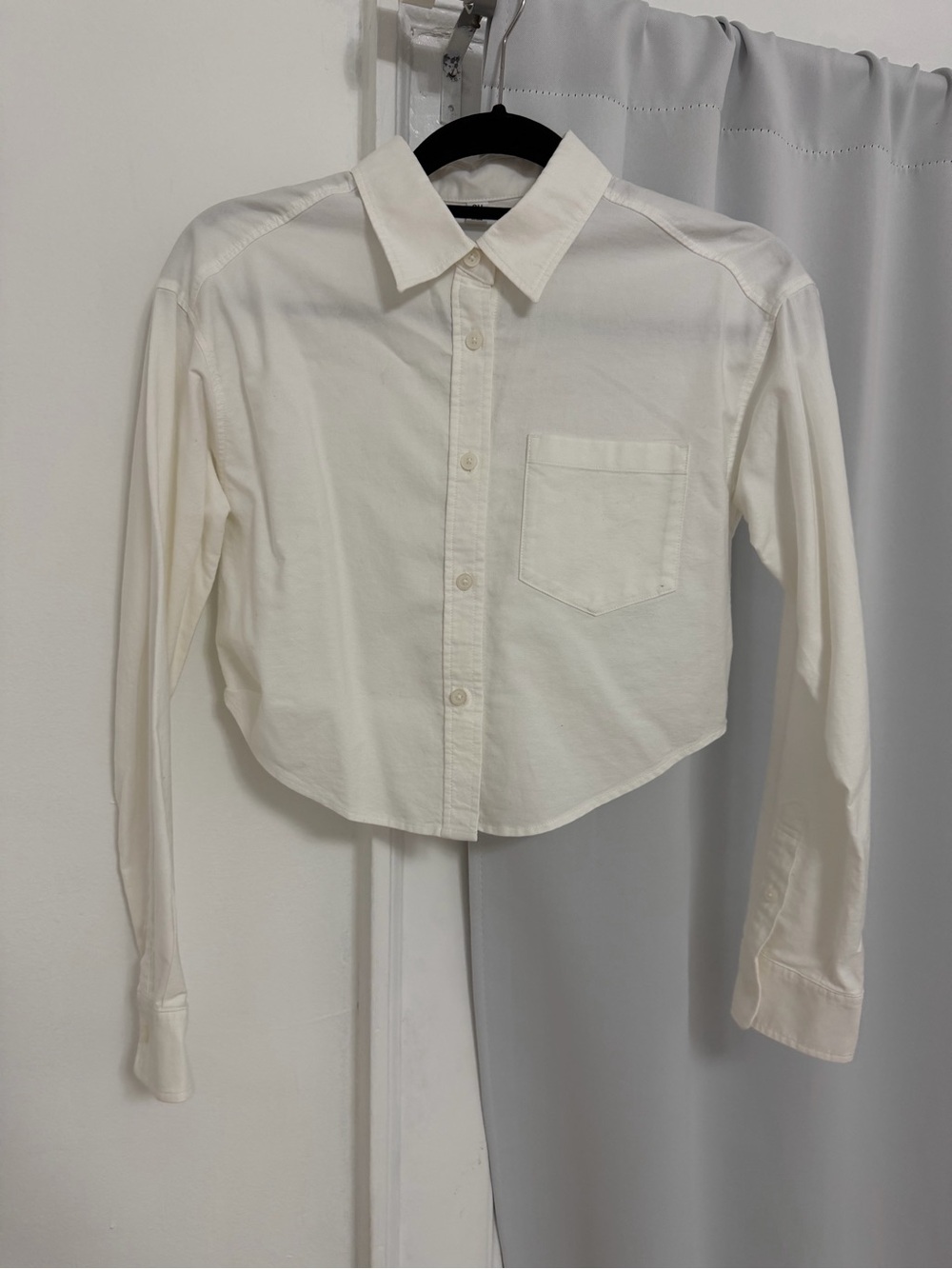 GU Cropped Button-Up Shirt - White